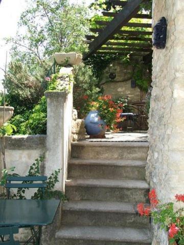 La Maison Aux Volets Bleus Venasque Exterior photo