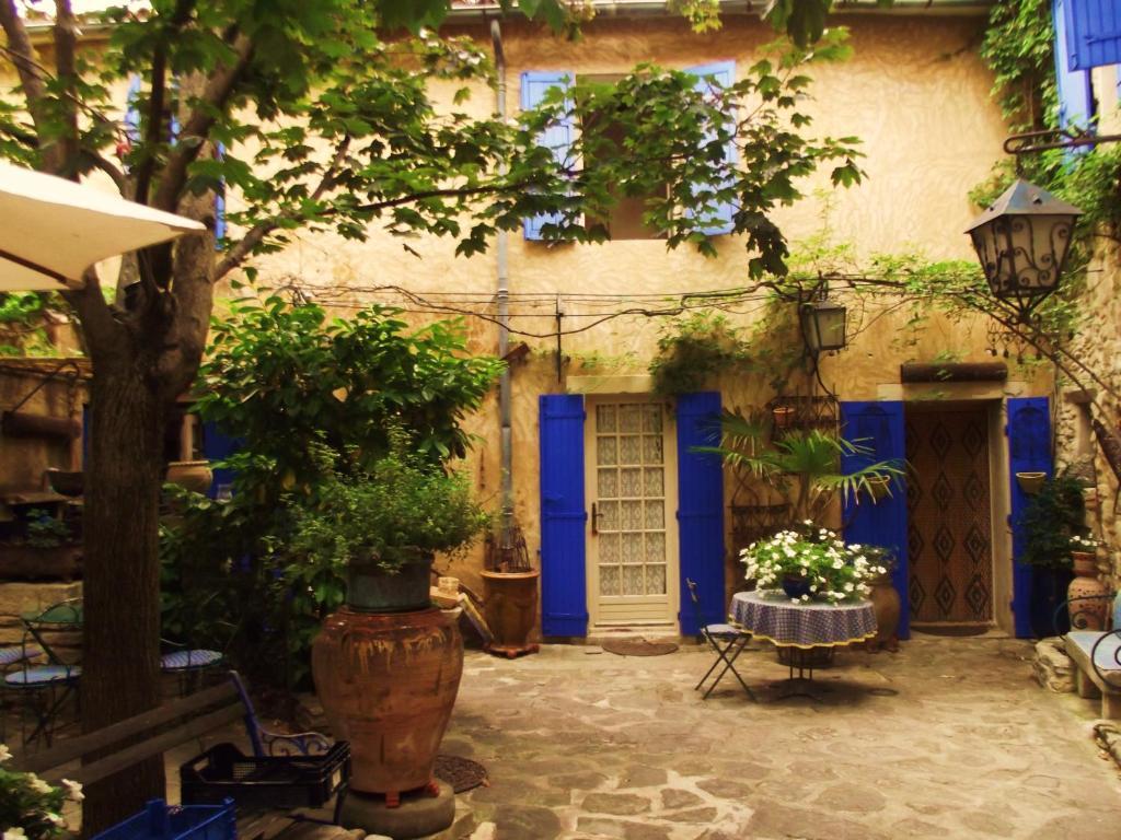 La Maison Aux Volets Bleus Venasque Exterior photo